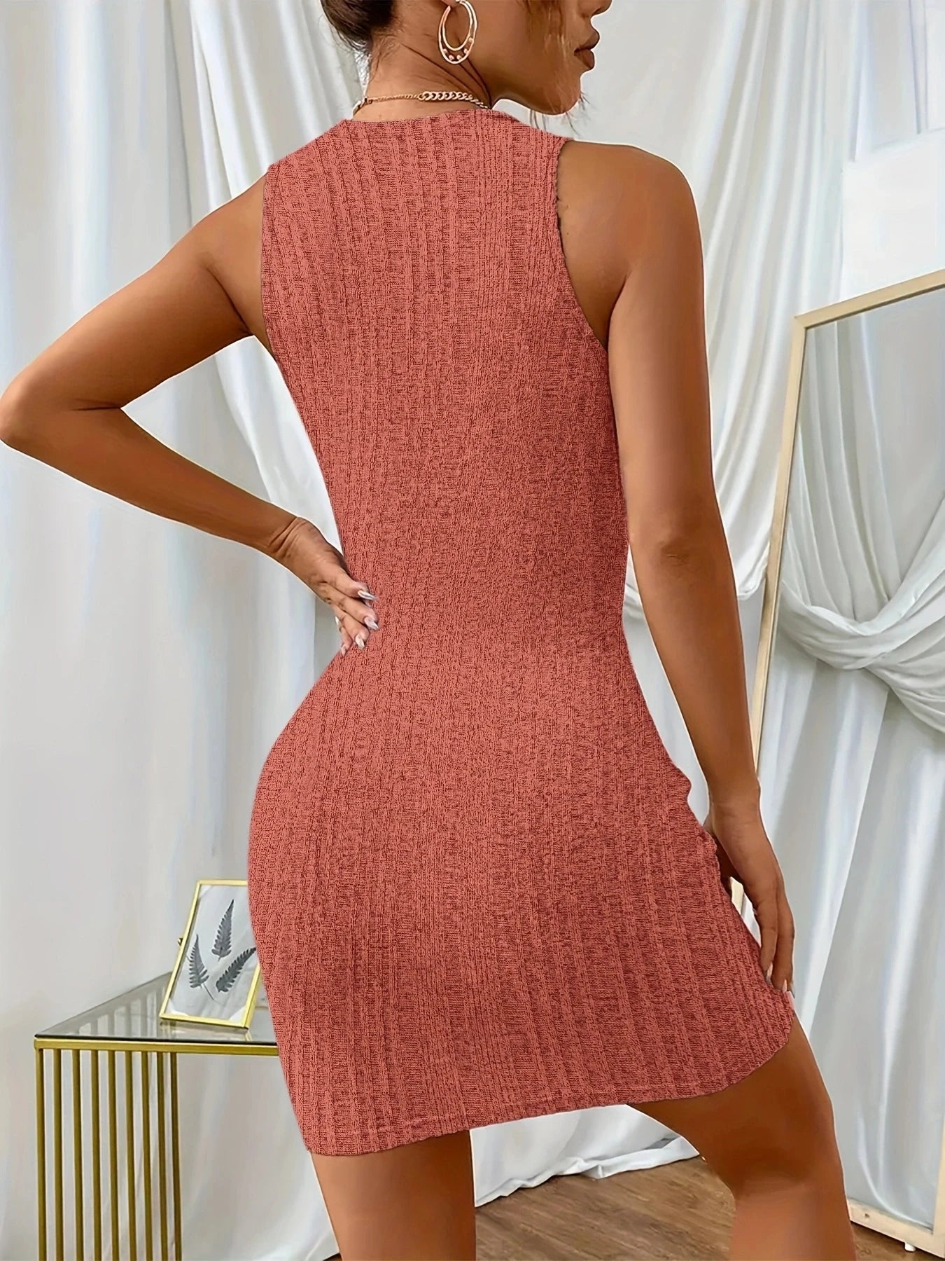 Sleeveless Crew Neck Bodycon Dress – Elegant Summer Outfit